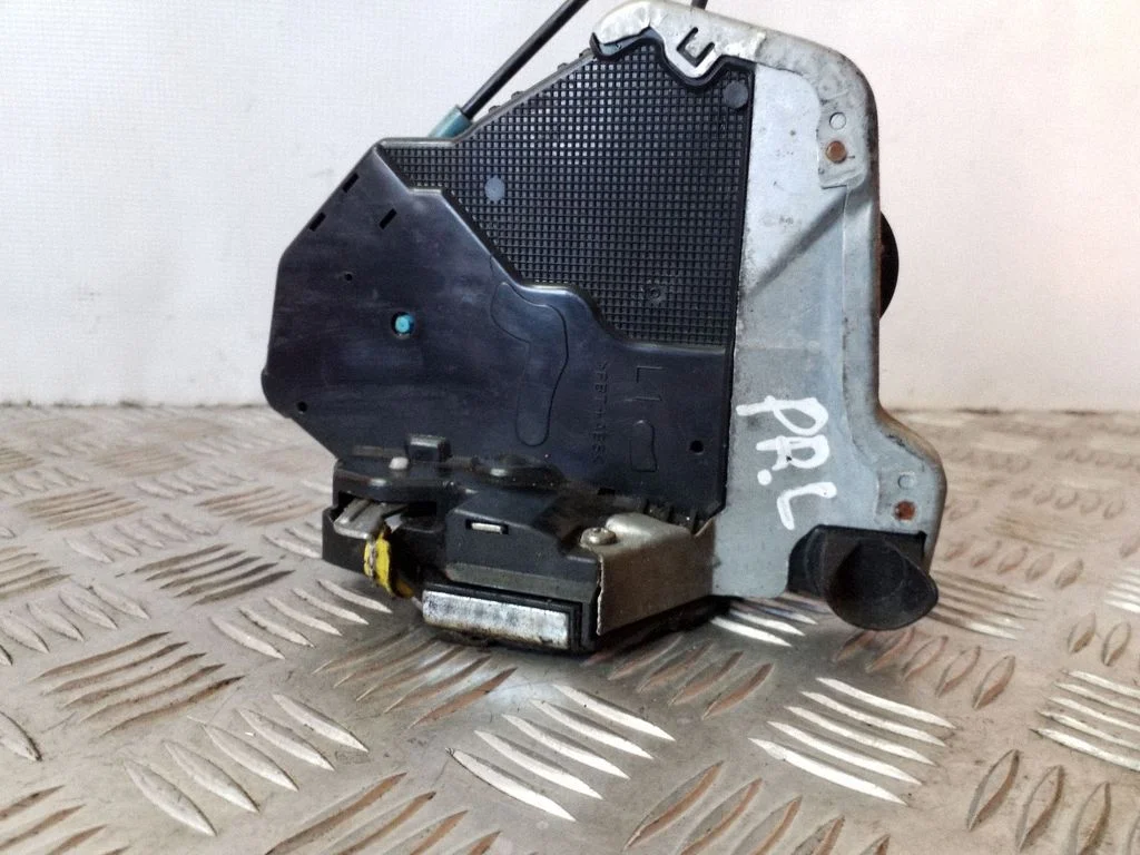 Front door lock – left