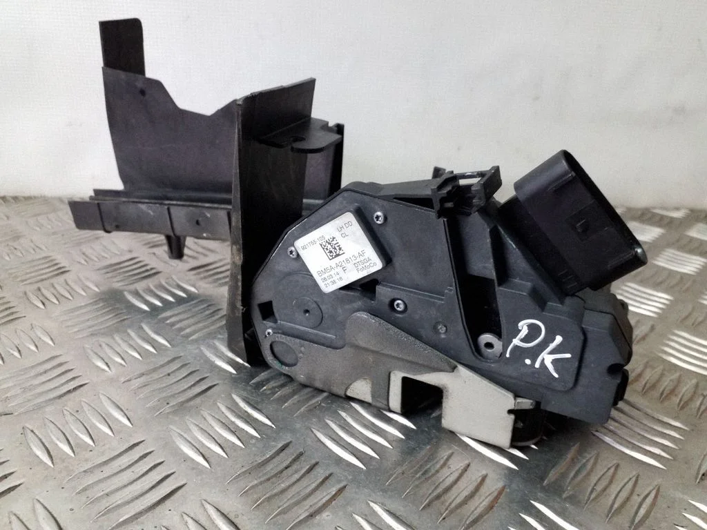 Esiukse lukk BM5AA21813AF