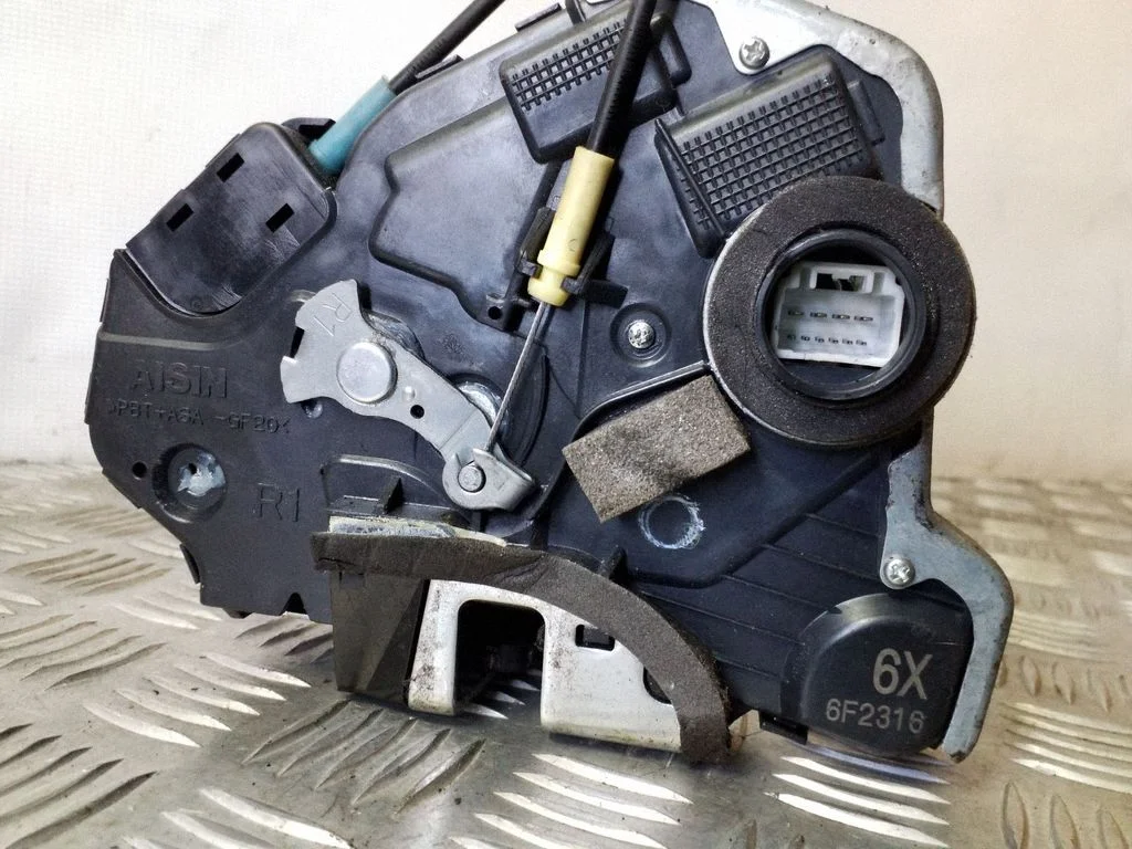 Front door lock – right