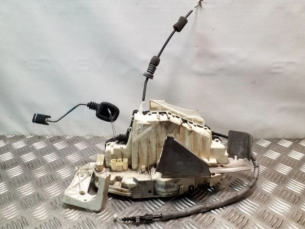 Front door lock – Mercedes-Benz S-Class W221 (2005-2013)