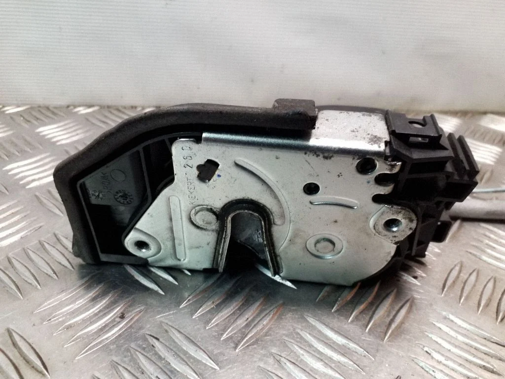 Esiukse lukk – BMW 1-seeria E81 E87 (2004-2011)