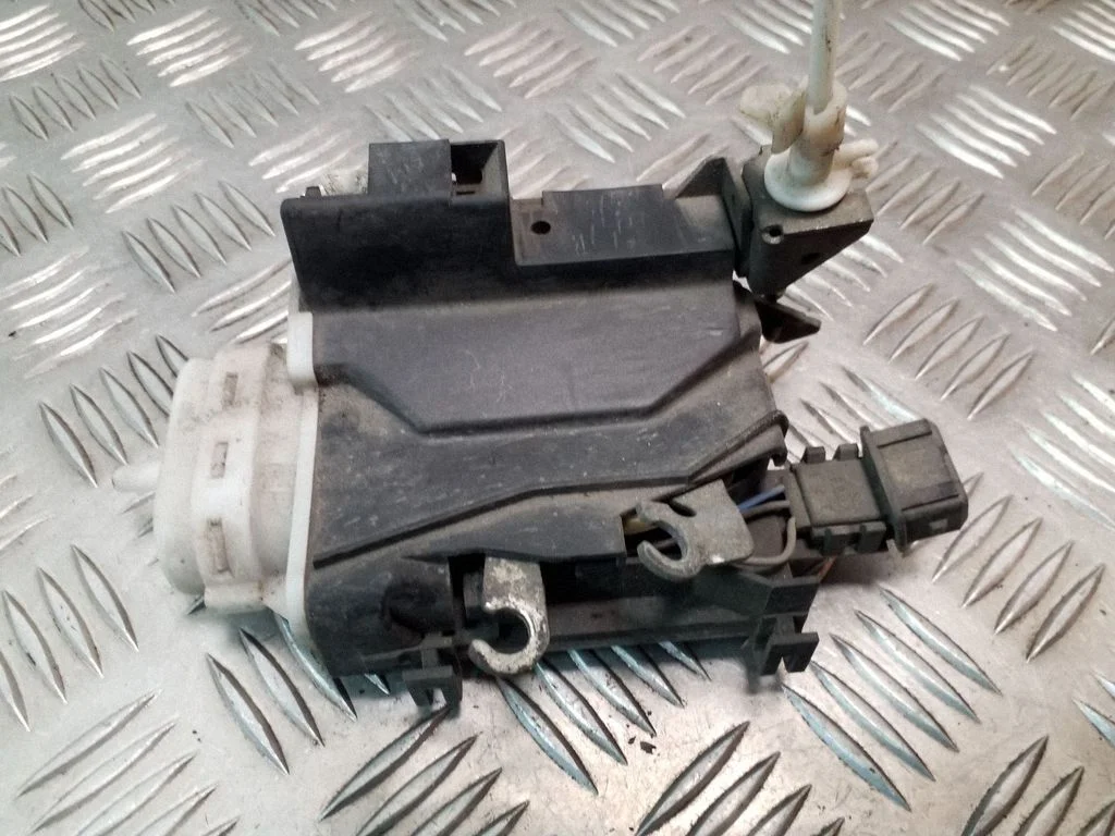 Zamek drzwi przednich 4A1837016B – Audi 100 S4 C4 (1990-1995)