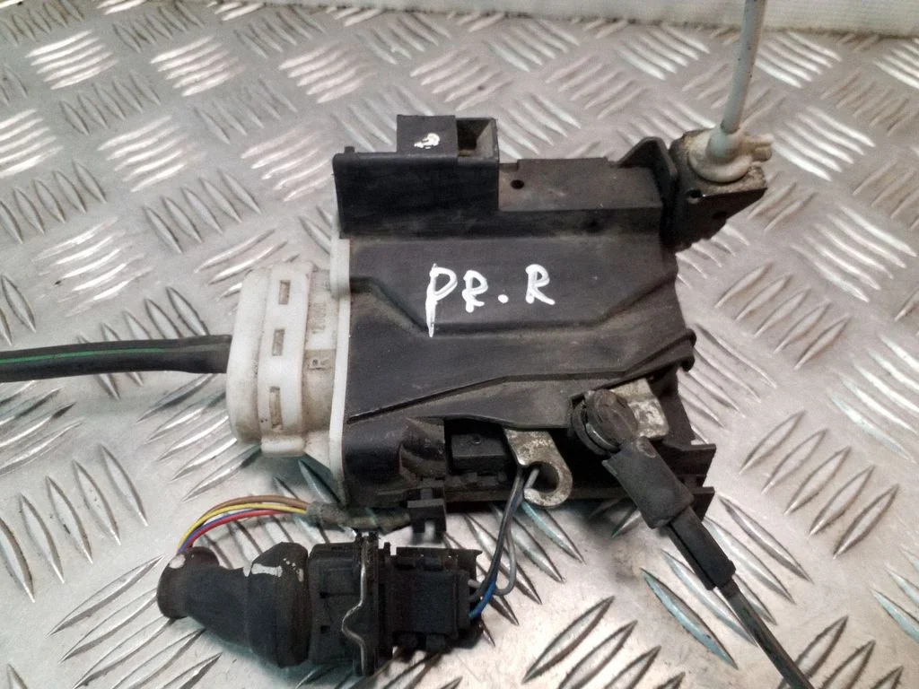 Zamek drzwi przednich 4A1837016B – Audi 100 S4 C4 (1990-1995)