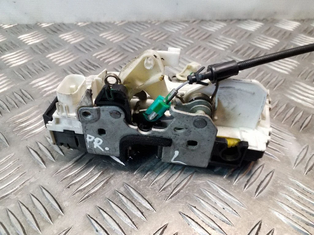 Esiukse lukk P04589281AE