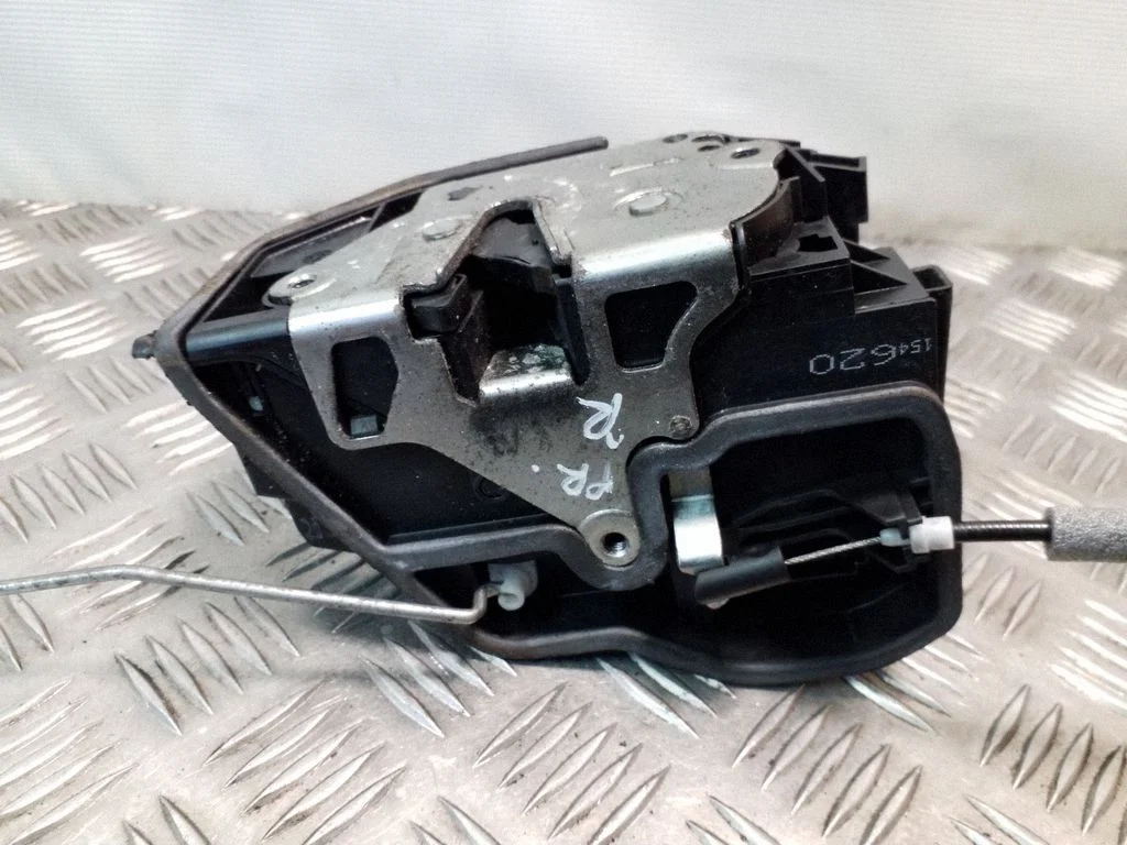 Esiukse lukk – BMW 5-seeria E60 E61 (2004-2010)