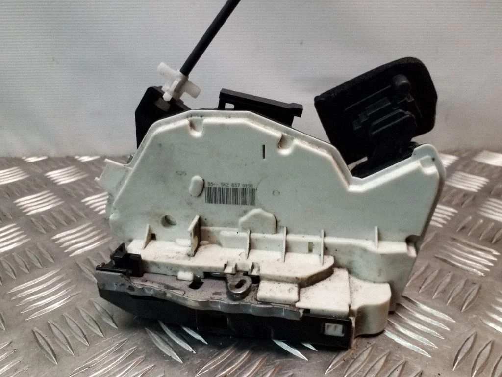 Front door lock – Skoda Yeti (5L) (2009-2017)