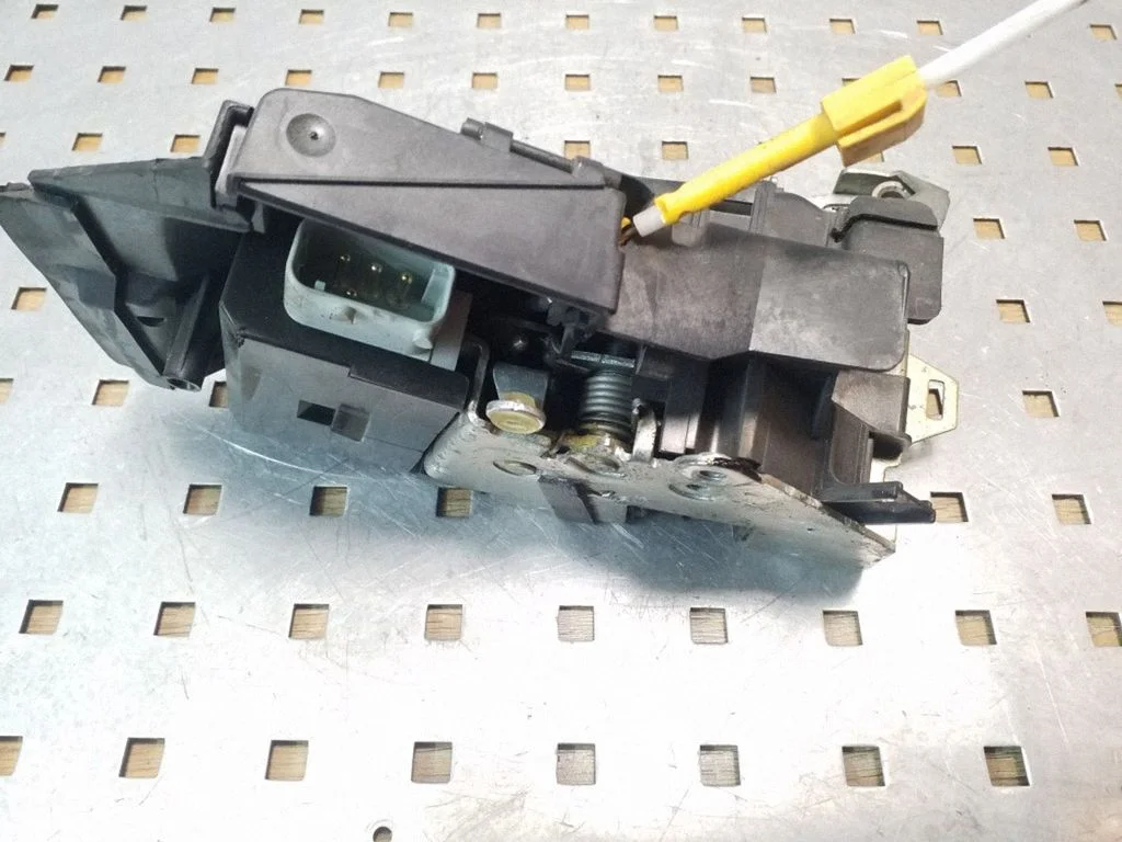 Zamek drzwi przednich – BMW Seria 5 E39 (1996-2003)