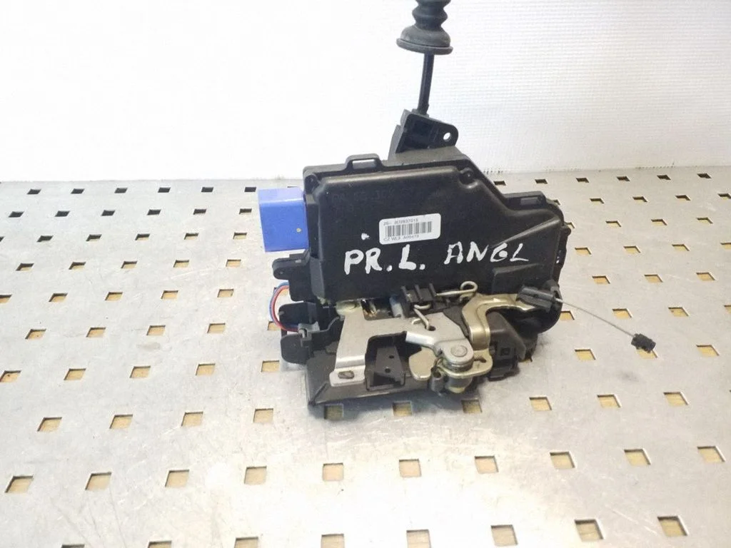 Zamek drzwi przednich 253D2837015