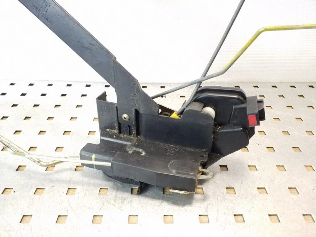 Front door lock – front right