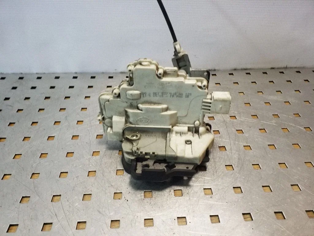 Zamek drzwi przednich 8E1837016AA