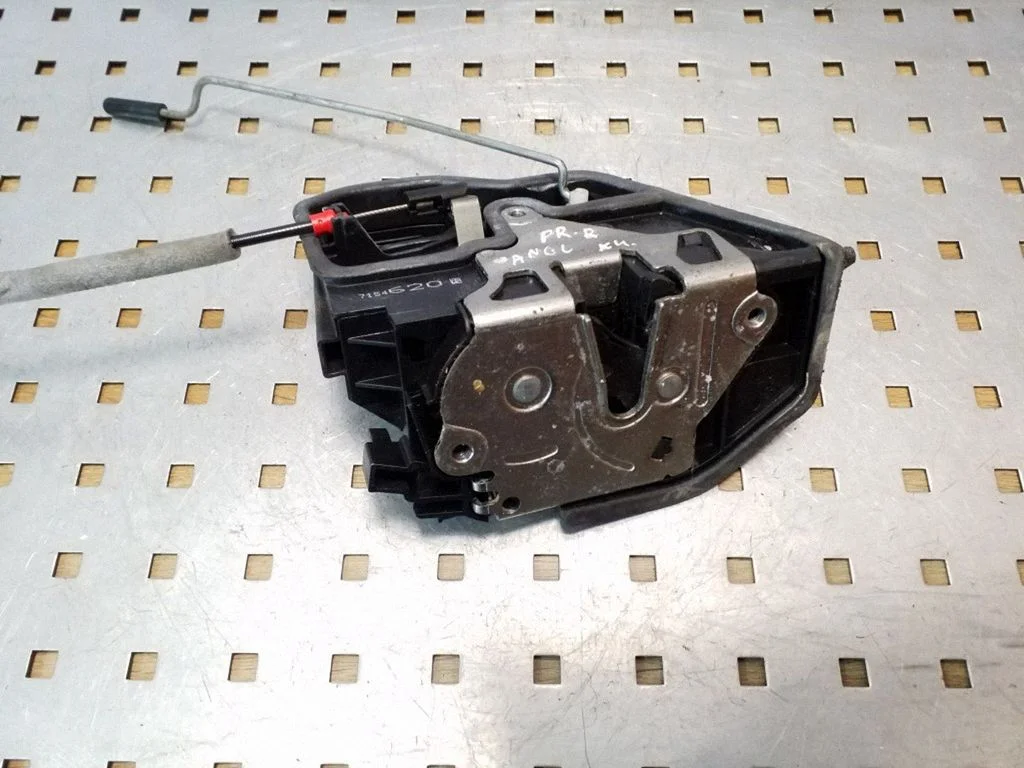 Esiukse lukk – BMW 5-seeria E60 E61 (2004-2010)