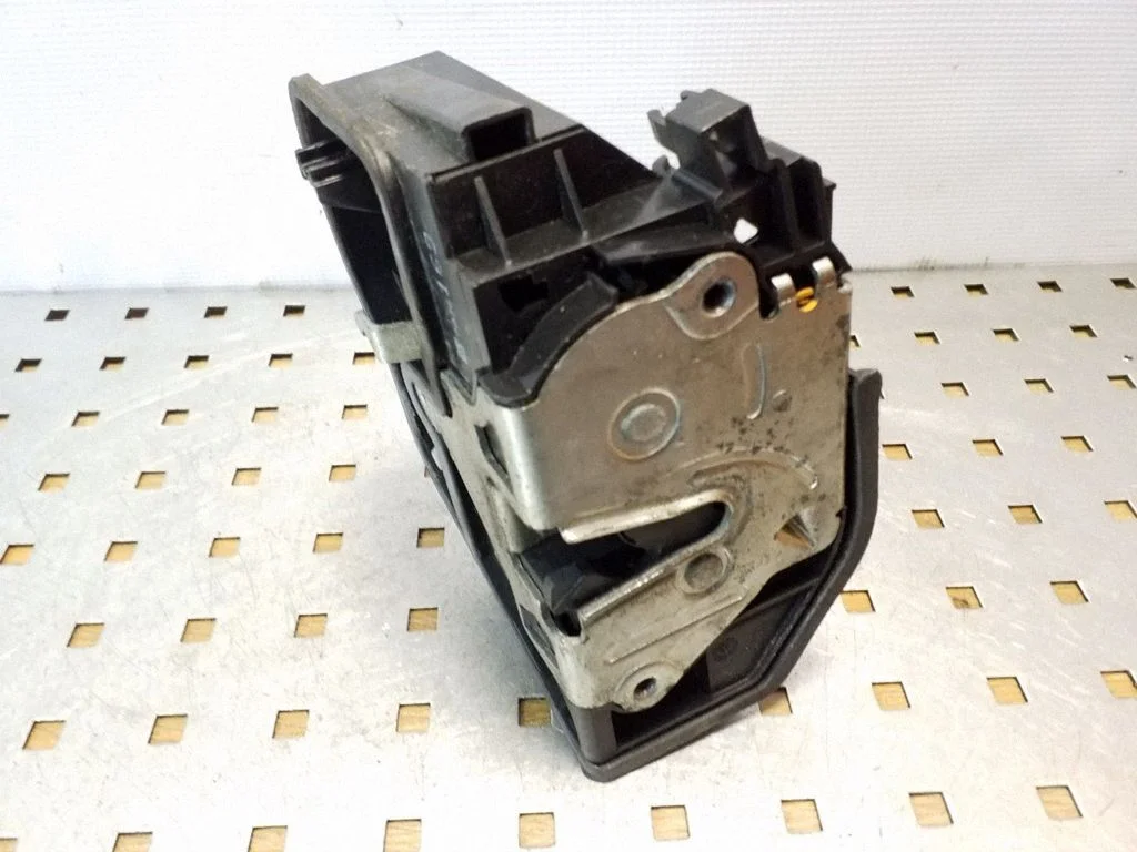 Esiukse lukk – BMW 5-seeria E60 E61 (2004-2010)