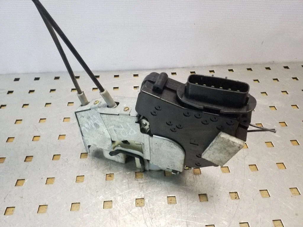 Front door lock – front left