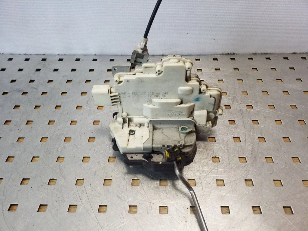 Zamek drzwi przednich 8E2837015AA