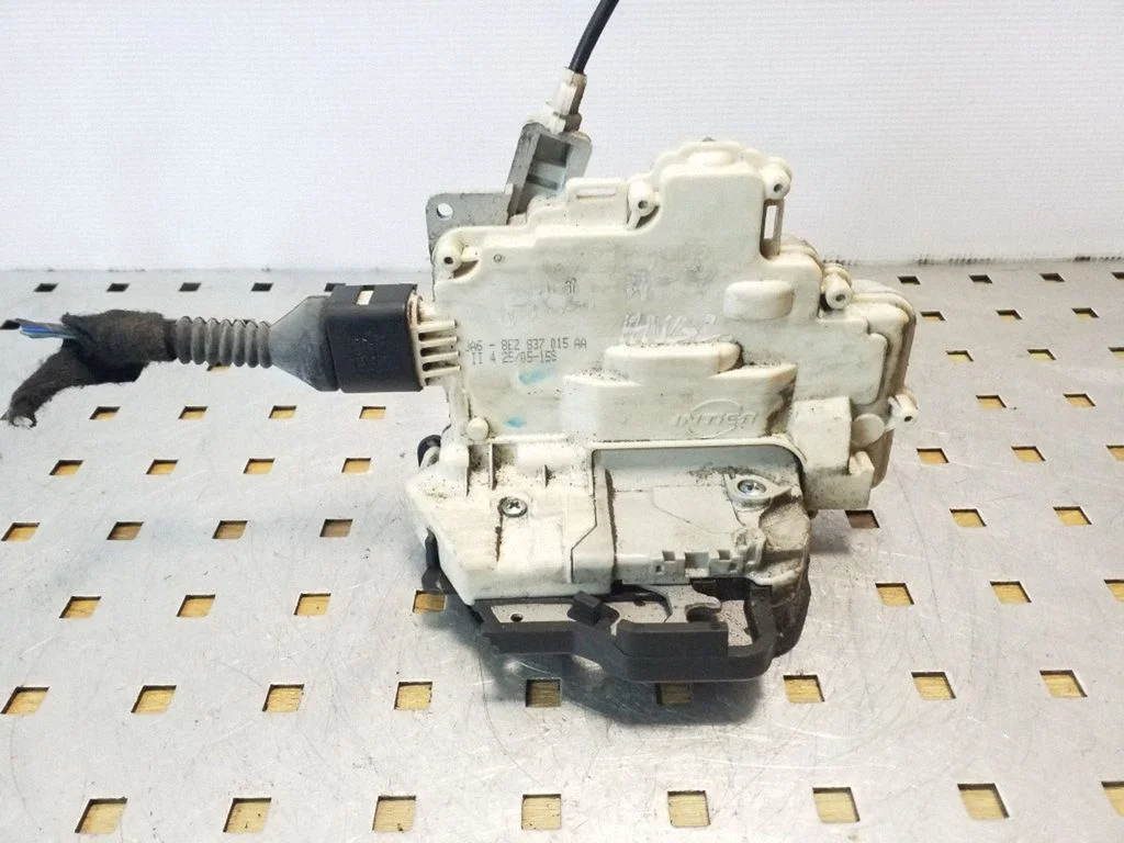 Zamek drzwi przednich 8E2837015AA
