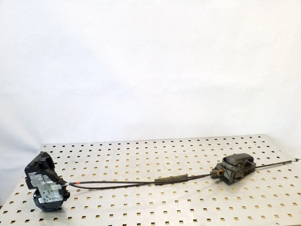 Esiukse lukk 24201078 – Nissan Note (E11) (2006-2014)