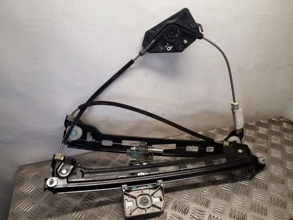 Front window lifting mechanism without motor – Volkswagen Passat CC (2008-2016)