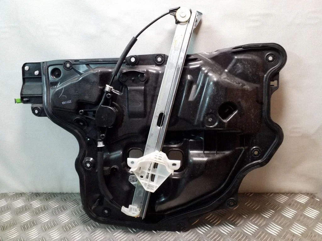 Priekšējā el. loga pacēlāja mehānisms bez motoriņa GHP95997X