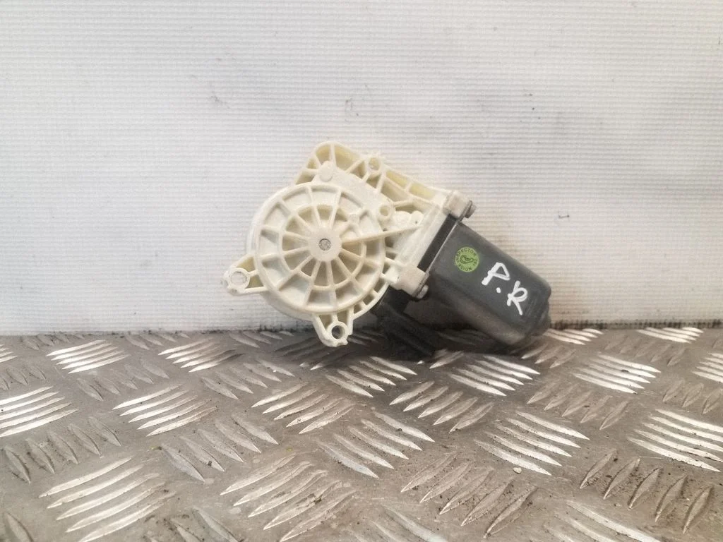 Front door window regulator motor 7746807101
