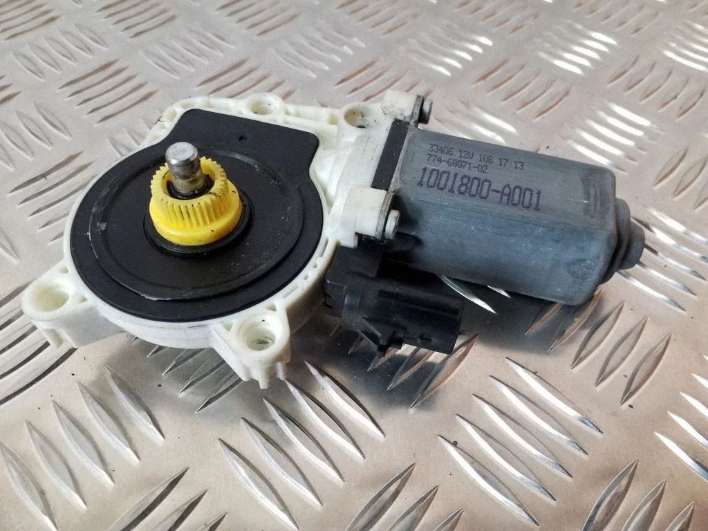 Priekšējā loga pacēlāja motoriņš 1001800A001