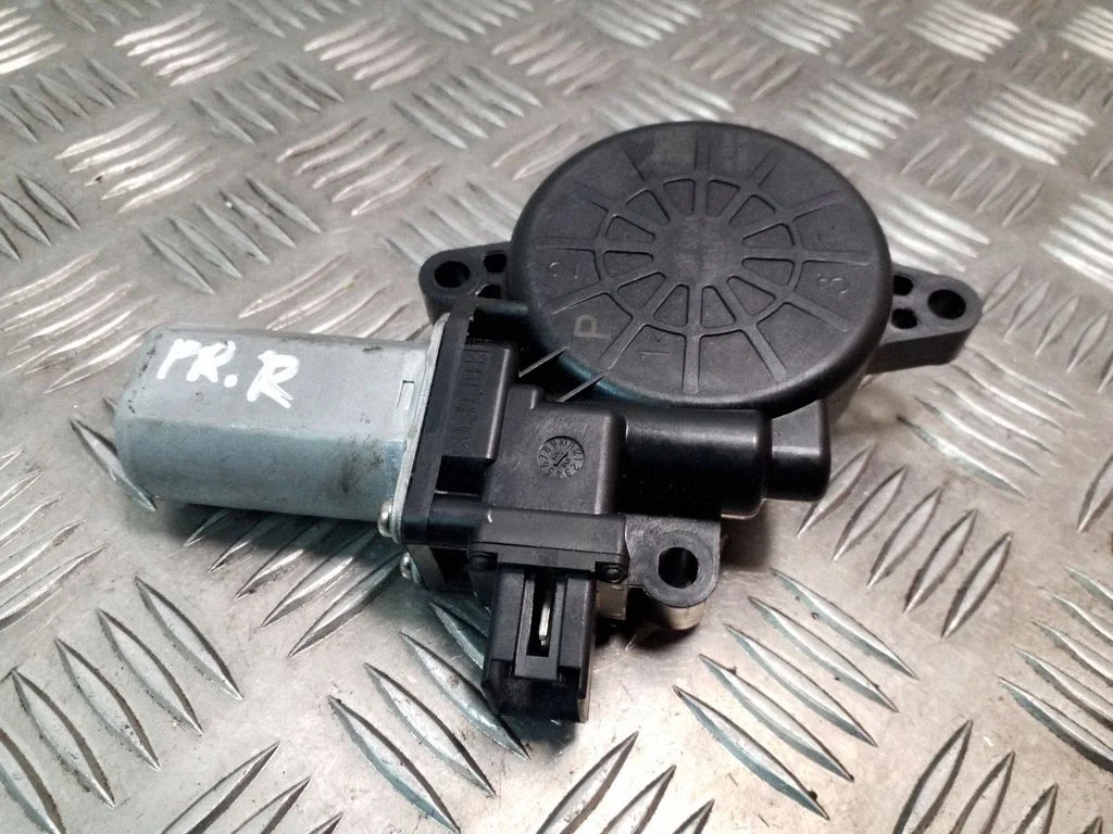 Priekšējā loga pacēlāja motoriņš D6515858X