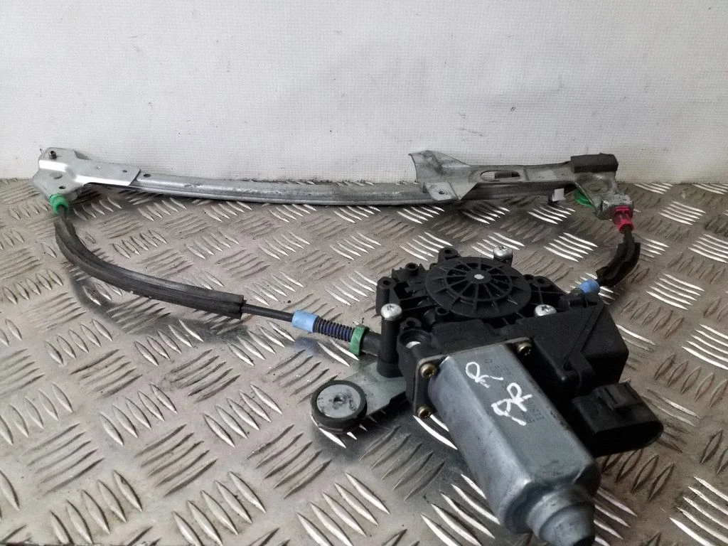 Priekinio el. lango pakėlimo mechanizmo komplektas