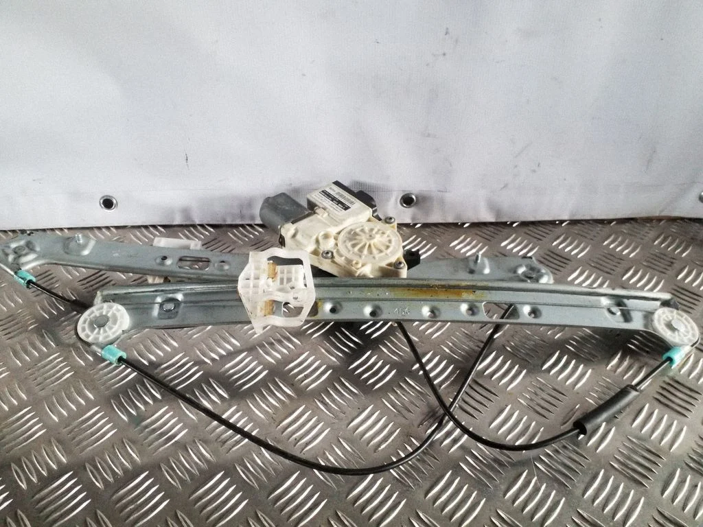 Priekinio el. lango pakėlimo mechanizmo komplektas