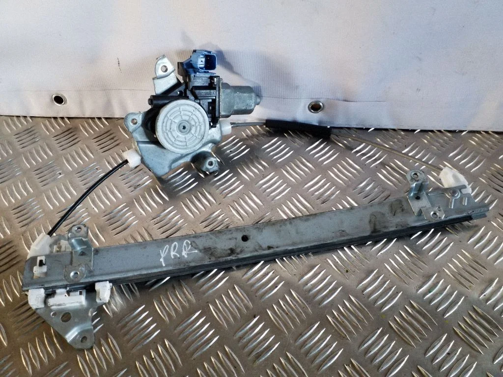 Front door window regulator with motor – Nissan Juke I F15 (2010-2018)
