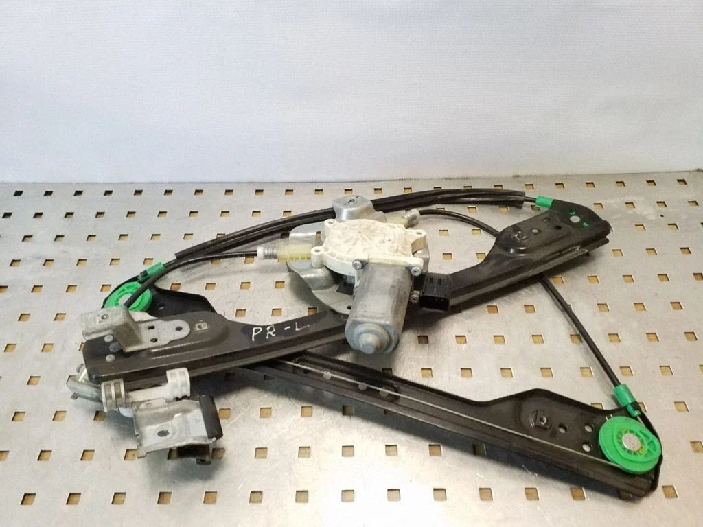 Esiukse elektriline aknatõstuk mootoriga 05065475AE