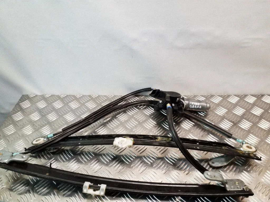 Front door window regulator with motor – Chrysler Grand Voyager IV (2001-2007)