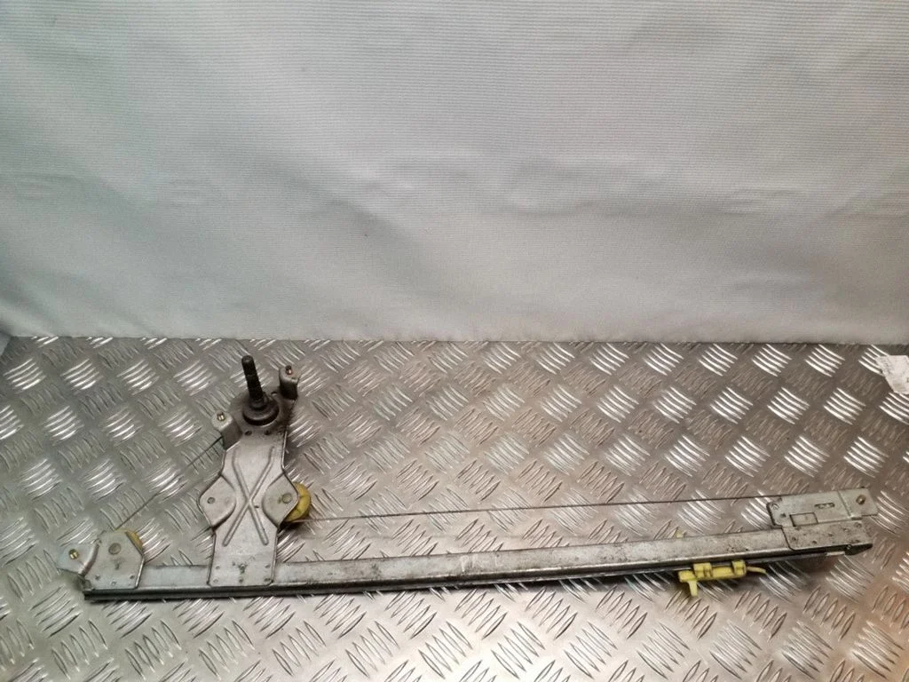 Mechaninis priekinio lango pakėlimo mechanizmas