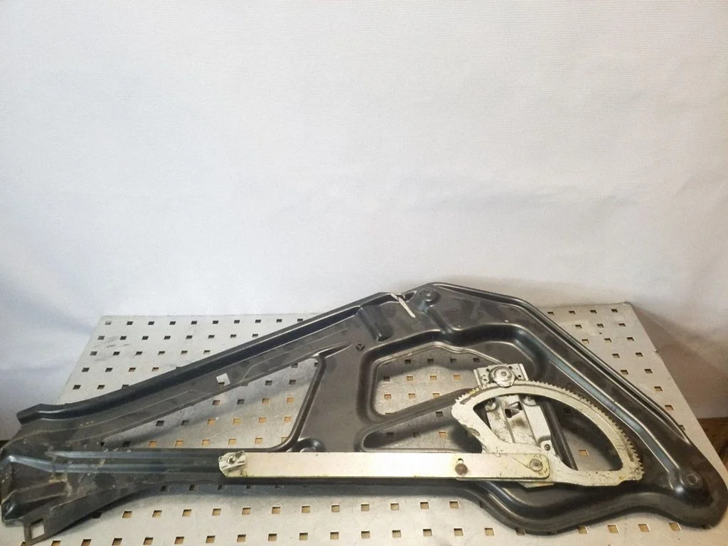 Mechaninis priekinio lango pakėlimo mechanizmas