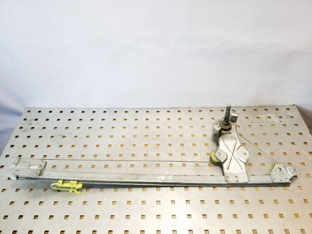 Mechaninis priekinio lango pakėlimo mechanizmas