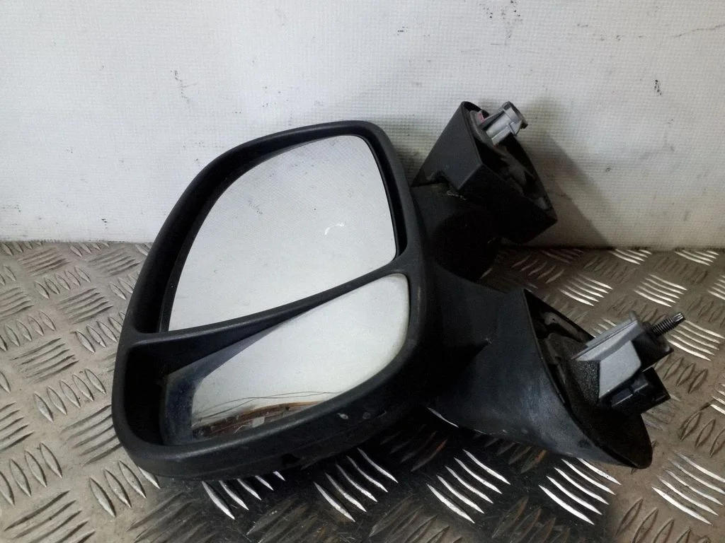 Front door electric wing mirror – left