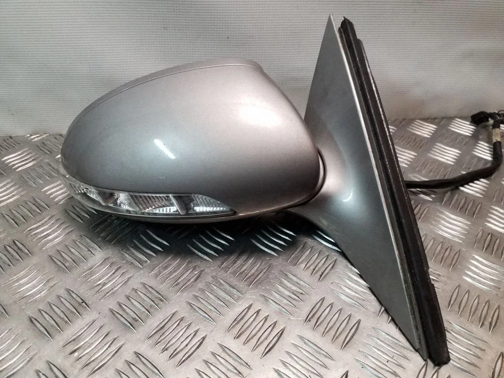 Front door electric wing mirror – right