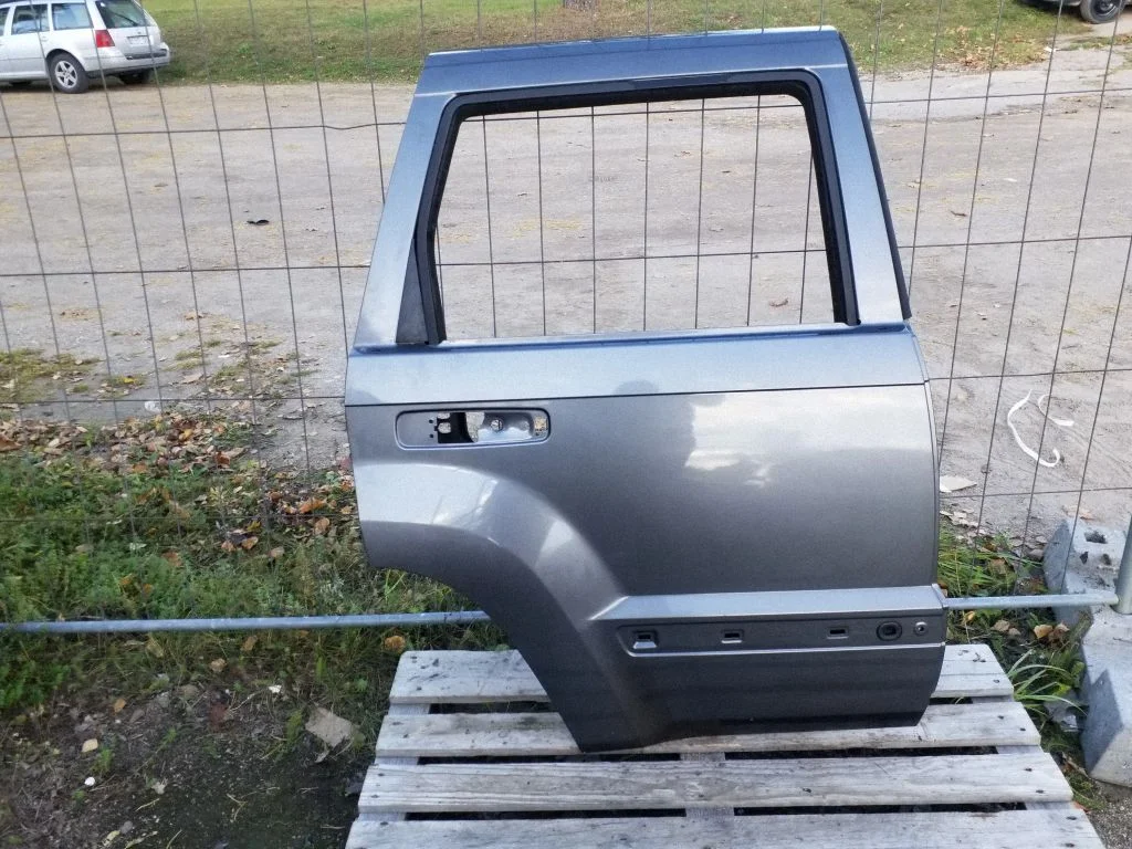 Rear door – right