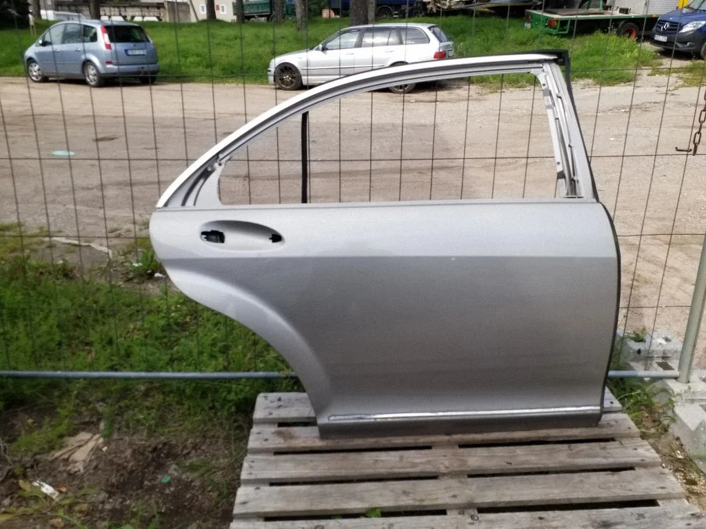 Rear door – right