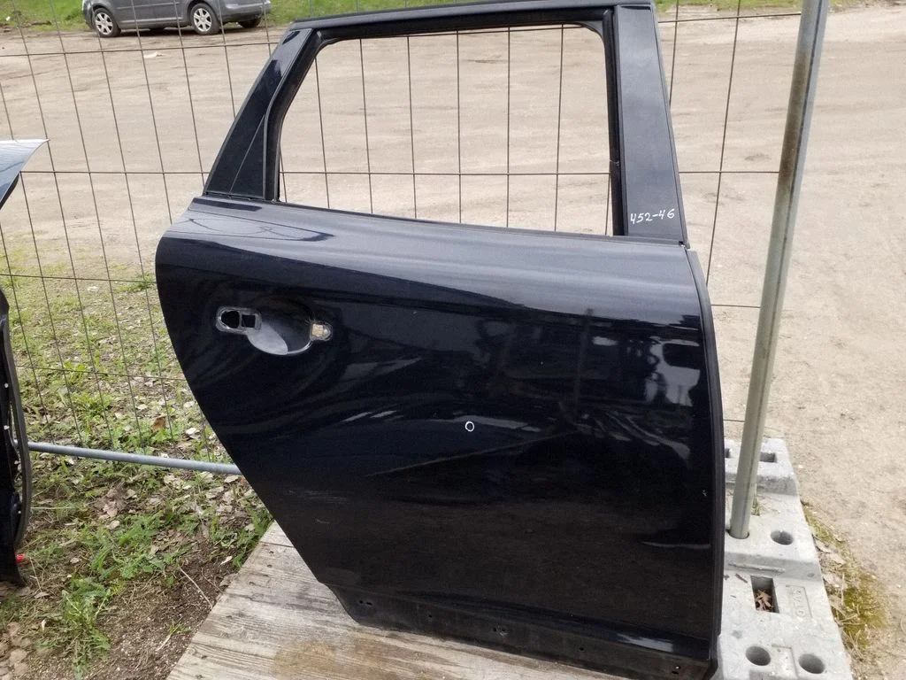 Rear door – right