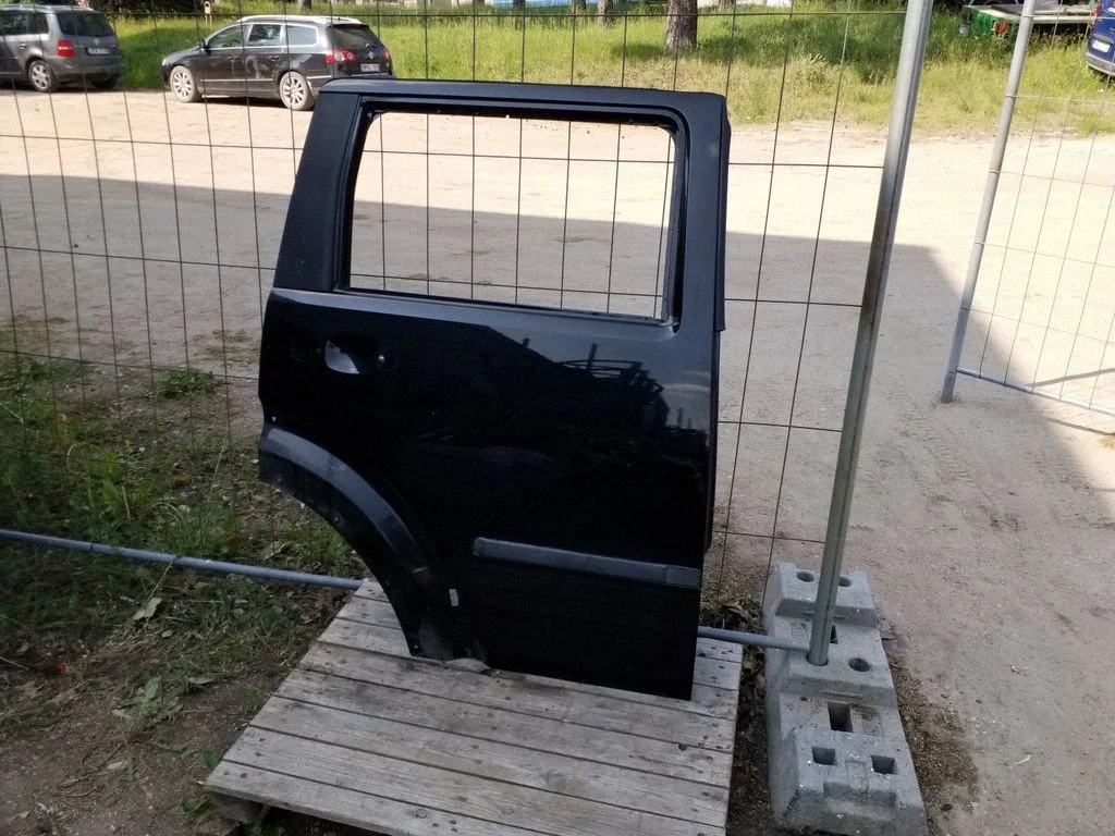 Rear door – rear right