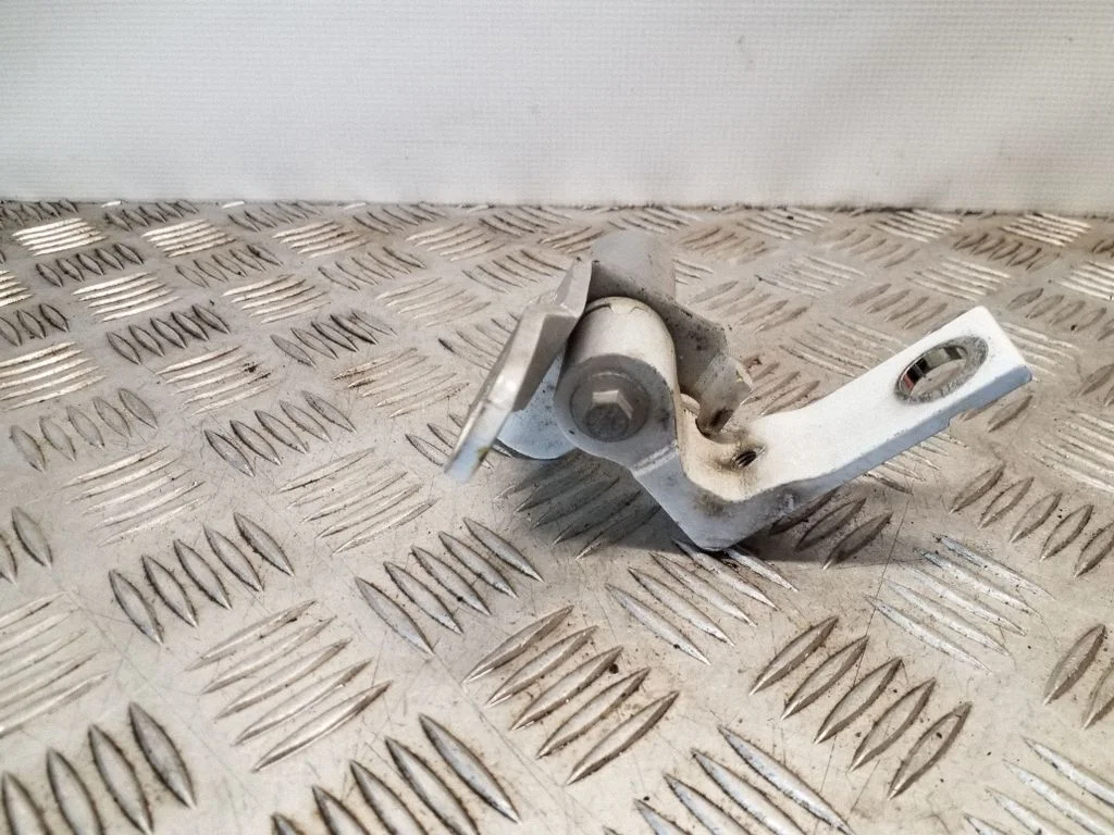 Tagaukse ülemine hing 6M21U22804AF