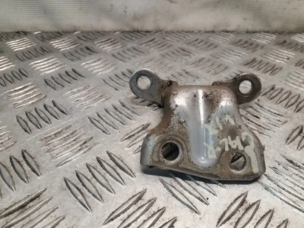 Rear door upper hinge – right