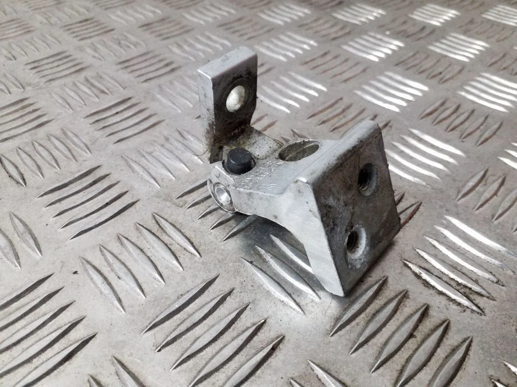 Tagaukse ülemine hing – Audi A3 S3 8P (2003-2012)