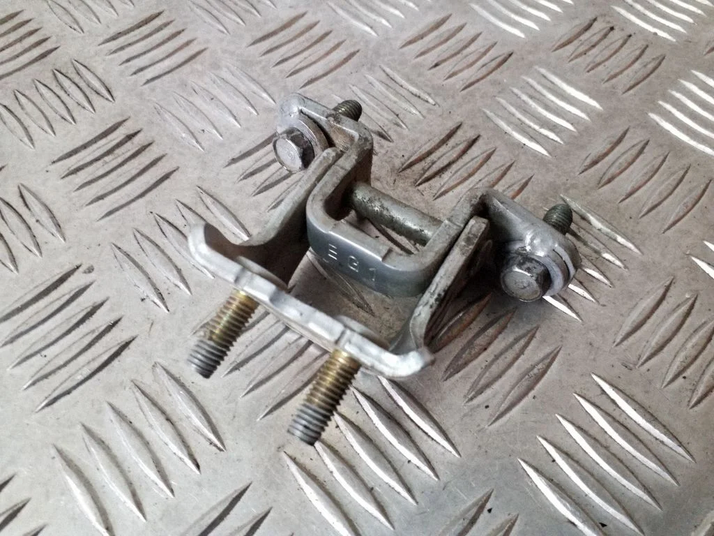 Tagaukse ülemine hing – Mitsubishi Grandis (2003-2011)