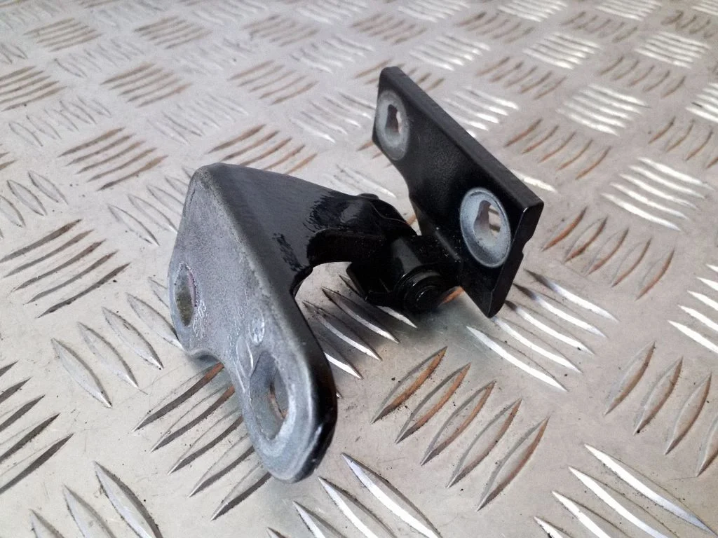 Tagaukse ülemine hing – BMW 7-seeria E65 E66 (2001-2008)