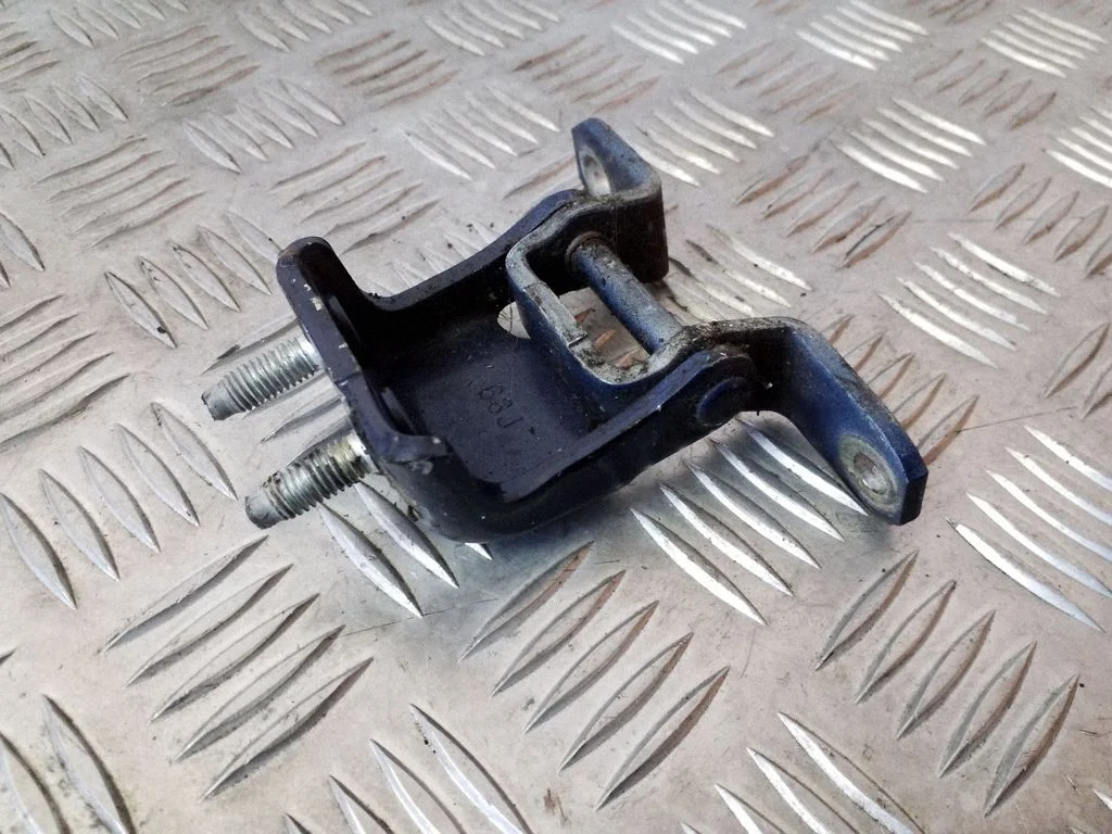 Rear door upper hinge – right