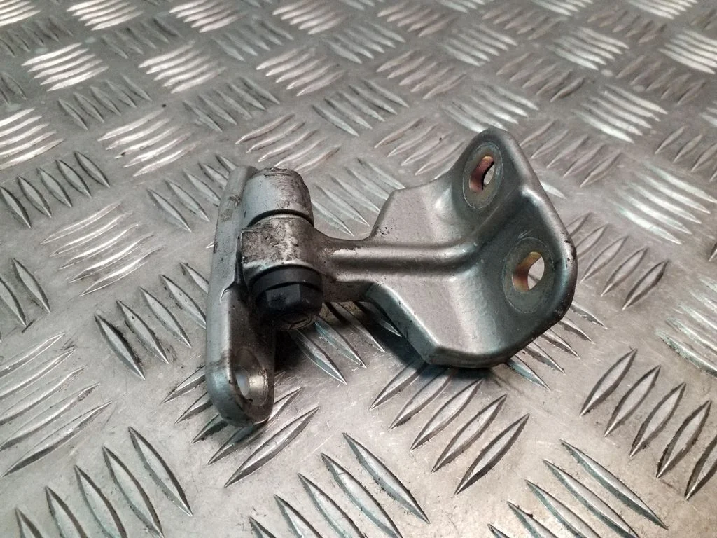 Rear door upper hinge – right