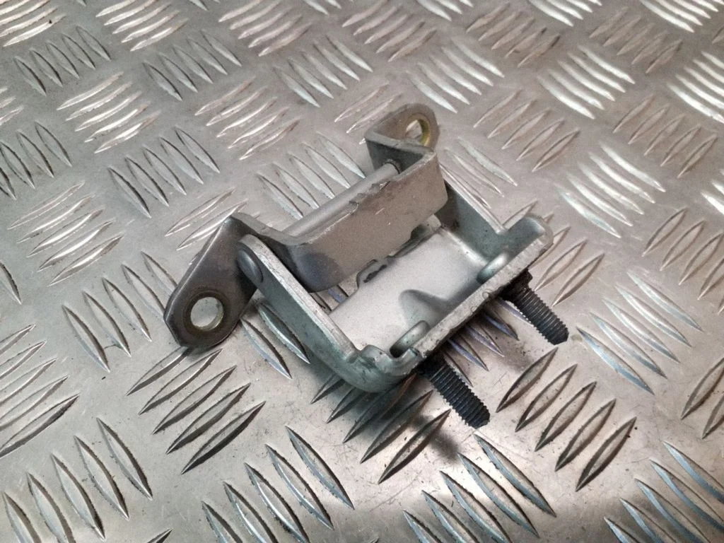 Rear door upper hinge – left