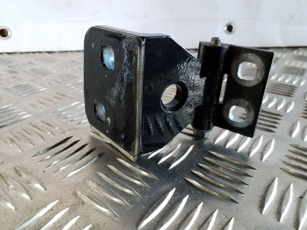 Tagaukse alumine hing 3402821