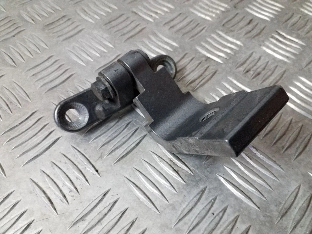 Rear door lower hinge – BMW 5 Series F10 F11 (2009-2016)