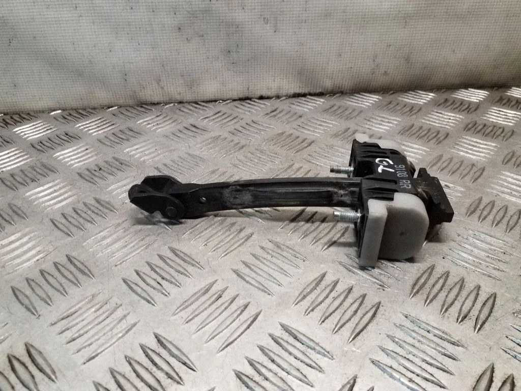 Rear door check strap stopper – Opel Insignia A (2008-2017)
